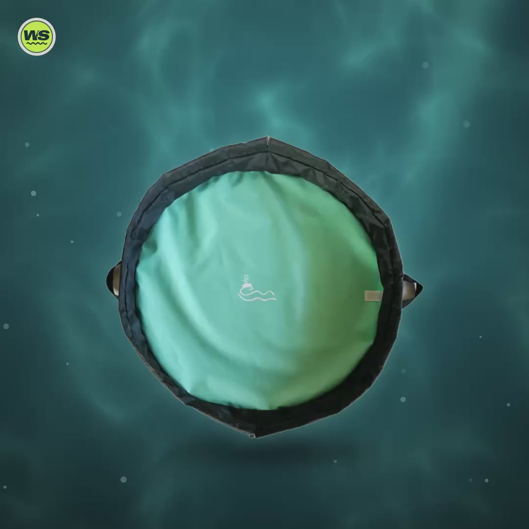 Wetsuit Changing Mat & Wet Bag (75 cm) — product video
