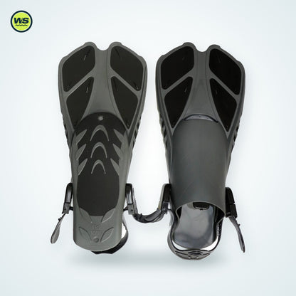 Short-Blade Dive Training Fins — studio view 3