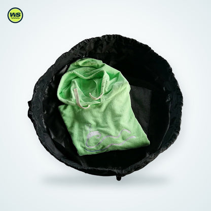 Wetsuit Changing Mat & Wet Bag (75 cm) — studio view 1